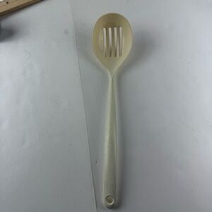 Vintage Beige Slotted Nylon Plastic Slotted Serving Spoon Kitchen Utensil